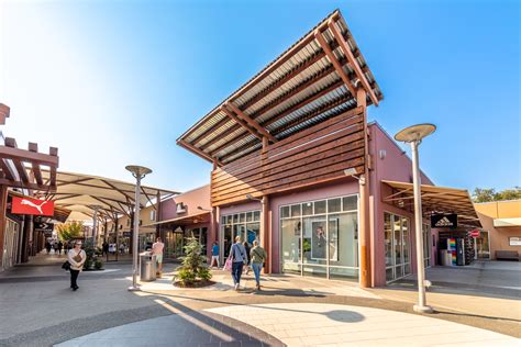 Outlet Center .